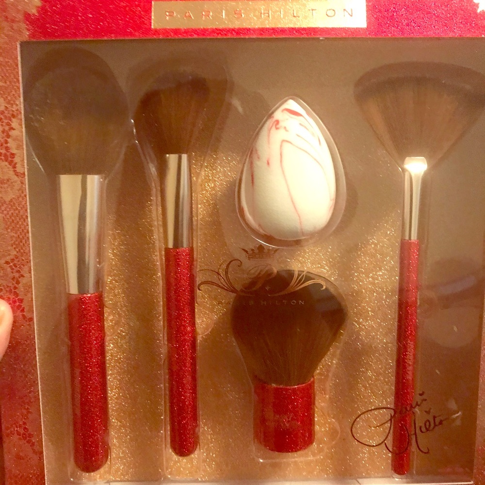 Paris Hilton Brush Set